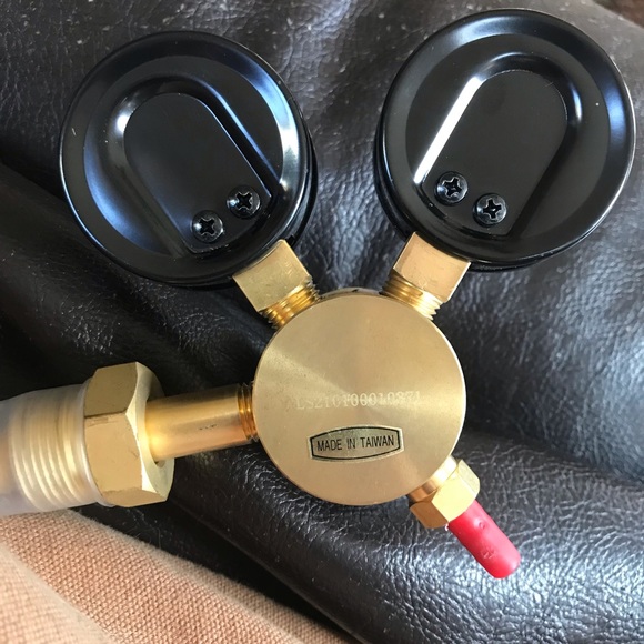 Hobart Compressed Gas Regulator - Picture 6 of 6